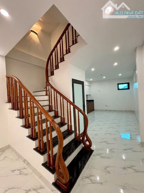 BÁN NHÀ CHÍNH CHỦ , 5 tầng x 40m2 , oto đỗ cửa , cách GA NHỔN ĐH CN 500m , nhà xây mới - 1