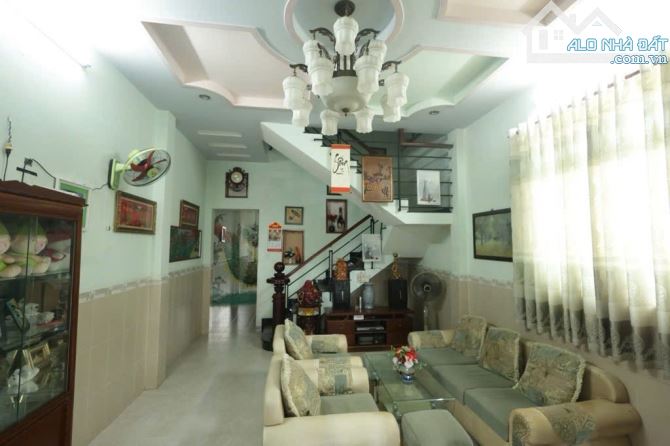 CHỈ 4,4 TỶ Nhà 3 Lầu dt 52m²(4,2mx12m) SHR đường THẠNH LỘC 12 Thạnh Lộc Q12" - 1
