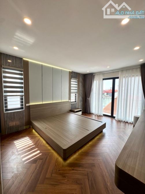 Bán nhà ĐẸP phố Bát Khối 41m x 7 tầng - 10.6 tỷ - 18