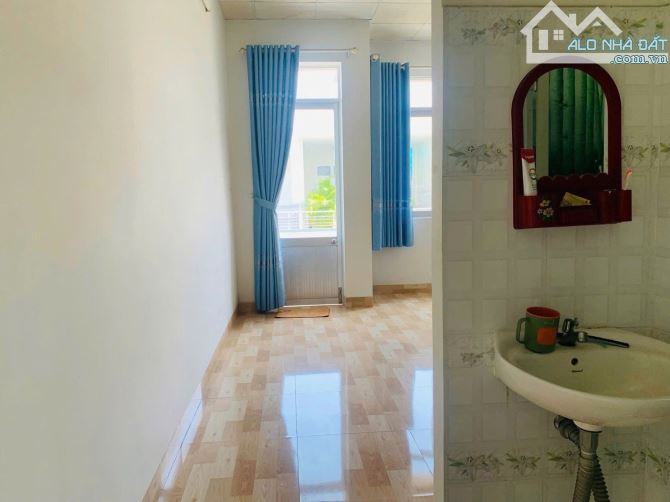 HẼM XE TẢI BẾN VÂN ĐỒN GIÁP QUẬN 1  HƠN 70M2 NGANG SIÊU BỀ THẾ NỞ HẬU - 2