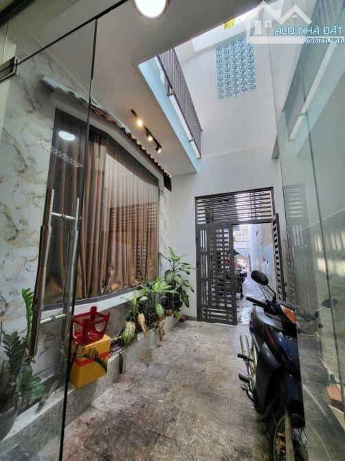 CĂN NHÀ 3 TẦNG XÂY DỰNG HIỆN ĐẠI, CHẮC CHẮN, NỘI THẤT XỊN, ĐẶC BIỆT NHÀ XÂY CÓ THIẾT KẾ CH - 2