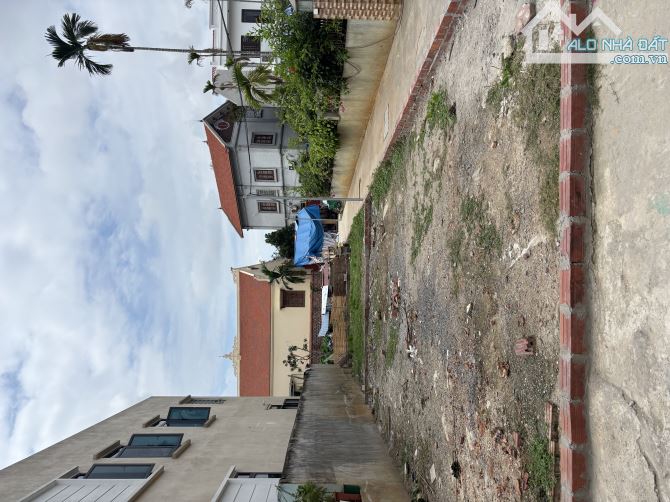 - Lô góc đẹp tại Dương Quan hai mặt tiền vị trí trung tâm giá đầu tư  -Dt: 60m mặt tiền - 2