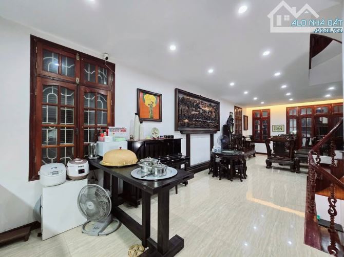 Bán nhà ngõ 19 Liễu Giai, ngõ ô tô ra vào, thông 34 Vạn Bảo, thoáng 2 mặt, DT 65m2, giá nh - 2