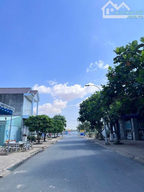 CHÍNH CHỦ KẸT TIỀN, RA NHANH LÔ 105M2 GIÁ 2,15 TỶ NGAY QL51, ĐƯỜNG TO, DÂN ĐÔNG, SỔ SẴN - 2