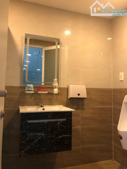 Mặt tiền Trường Sa, Bình Thạnh. DT 8 x 20, hầm trệt 5 lầu, PCCC - 2