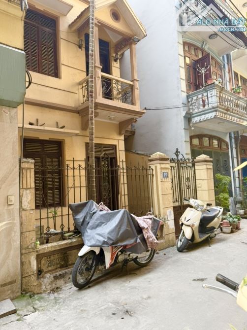BÁN ĐẤT TẶNG NHÀ 4 TẦNG – NGỌC LÂM, LB Diện tích: 95m² | Giá: 16,9 tỷ | Ô tô 7 chỗ đỗ cửa. - 2