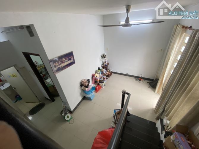 BÁN GẤP NHÀ HXH .SHR. DT: 55 M2. 2 TẦNG. CHỈ 5.5 TỶ. Đ NGUYỄN VĂN QUỲ.KẾ PMH. QUẬN 7. - 2