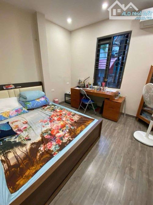 PHÂN LÔ, Ô TÔ ĐỖ CỬA - TRUNG TÂM ĐỐNG ĐA - PHÁO ĐÀI LÁNG -  5 TẦNG ĐẸP LUNG LINH - TẦM TIỀ - 2