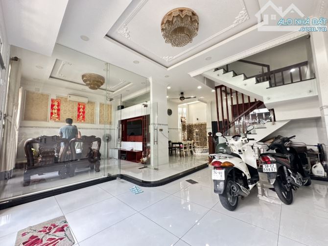 BIỆT THỰ MINI LÊ VĂN QUỚI – NGANG KHỦNG 8.1M – NỘI THẤT CAO CẤP – HẺM XE HƠI 5M – CHỈ 12TL - 2