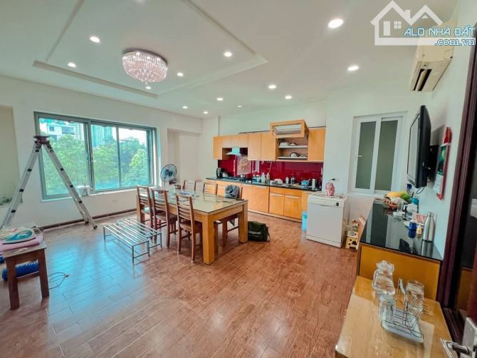 BÁN NHÀ TRUNG KÍNH 105m2 SỔ. GARA 2 Ô TÔ - 2 Ô TÔ TRÁNH TRƯỚC NHÀ. VĂN PHÒNG ĐỈNH