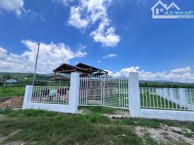 Lô đất ngay sát trung tâm với Combo view suối và núi cực đẹp. Giá rẽ nhất khu vực 1,640 tỷ - 2