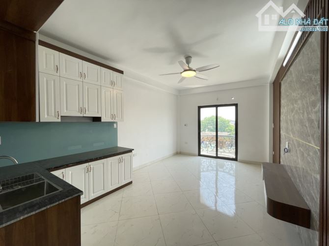 🏡 BÁN NHÀ PHỐ ĐỨC GIANG – 40m² x 6 TẦNG - THANG MÁY XỊN – VỈA HÈ – Ô TÔ TRÁNH - 2