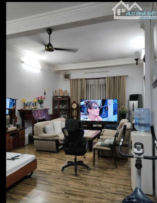 Mặt Phố Bà Triệu .Hoàn Kiếm/135 tỷ/ 200 m2/ 5.8 M tiền