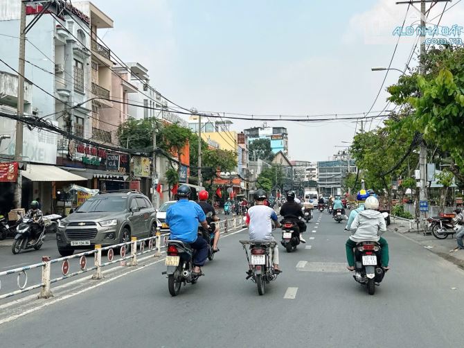 Bán nhà 3 tầng mới HXT Lê Quang Định 59m2 ngang 4.2m gần chợ Bà Chiểu chỉ 10.6 tỷ. - 2