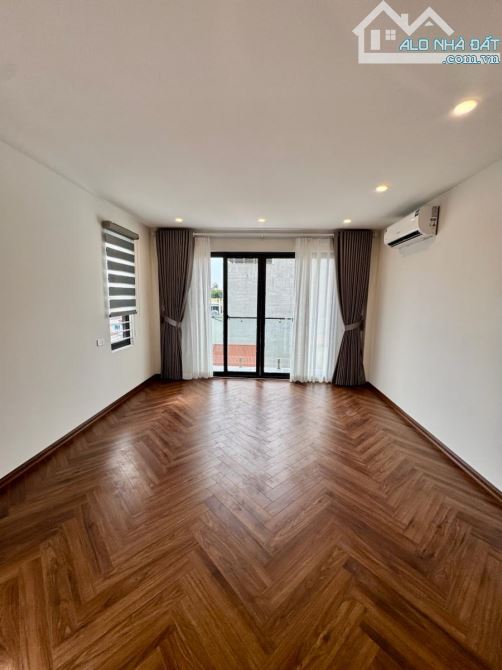 Bán nhà ĐẸP phố Bát Khối 41m x 7 tầng - 10.6 tỷ - 22