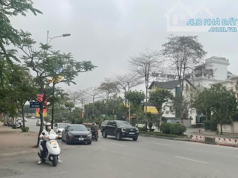 BÁN NHÀ C4 PHỐ SÀI ĐỒNG 198M-9MT.29.9 TỶ ĐẤT ĐẸP NỞ HẬU - MỘT NHÀ RA PHỐ - 3
