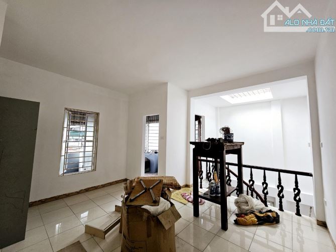 Nhà Đẹp Linh Quang Đống Đa lô góc full công năng 10m oto tránh ngõ thông rộng - 3