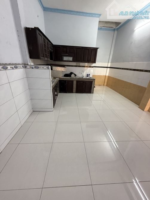 👉 CHỈ 6.x TỶ ( TL ) P.15 TÂN BÌNH - HXH NGỦ NHÀ - 56M2 ( 4x14 ) 3TẦNG - 4PN,3WC - SỔ A4. - 3