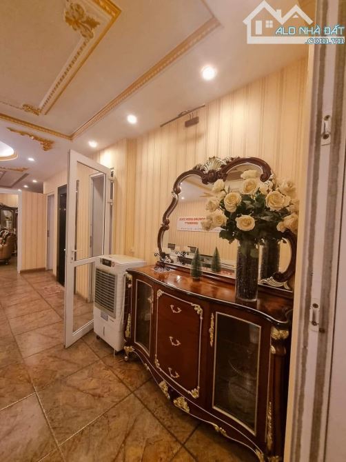 52 TỶ - TÒA NHÀ VP HOÀNG CẦU - 112 M2 X 9 TẦNG , MT 7.8M - 3