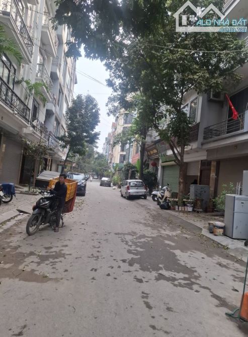Phân Lô Nguyễn Xiển - Khu BL - Ô Tô Kinh Doanh Đỉnh - 50m2 *MT 5m - Ở Ngay - Giá Đầu Tư - 3
