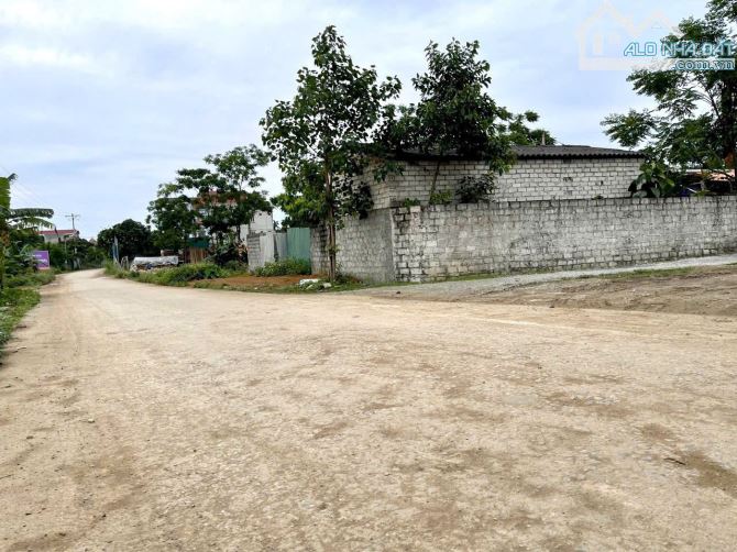 cc gửi bán 73,7m thanh bình bám ql6 đương 2 ô tô tránh nhau - 3