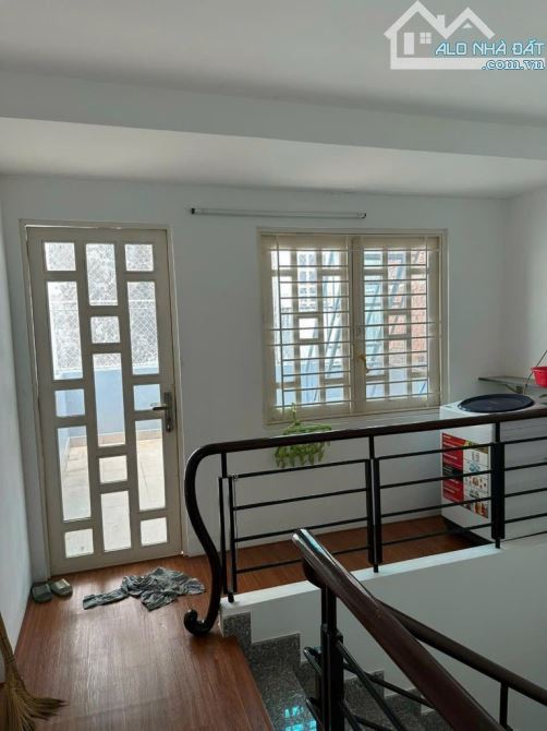 NHÀ 3 LẦU HXH 8M- ĐƯỜNG LÊ VĂN LƯƠNG THÔNG BẾ  VĂN CẤM - KHU VIP TÂN KIỂNG  - NHỈNH 9 ĐỒNG - 3