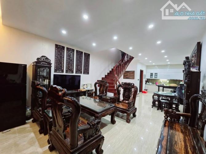 Bán nhà ngõ 19 Liễu Giai, ngõ ô tô ra vào, thông 34 Vạn Bảo, thoáng 2 mặt, DT 65m2, giá nh - 3