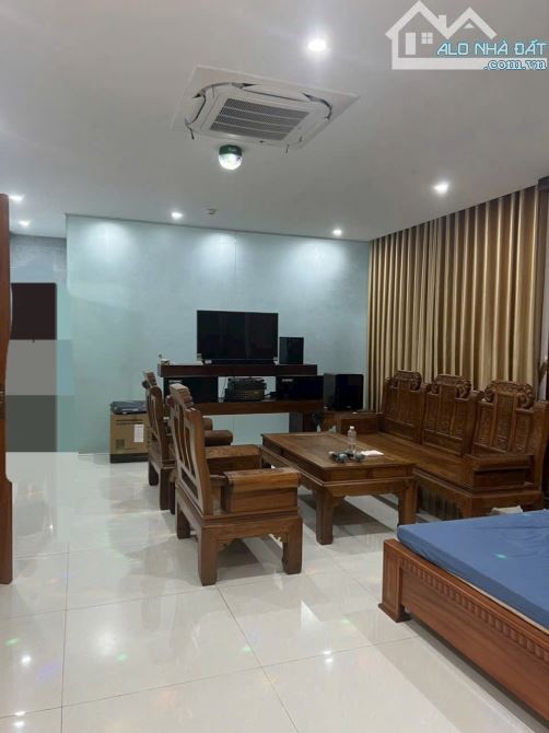 🌹 Cho thuê biệt thự 3 tầng góc 2 mặt tiền đường 10m5 khu Nam Hoà Xuân - Gọi Bi - 3