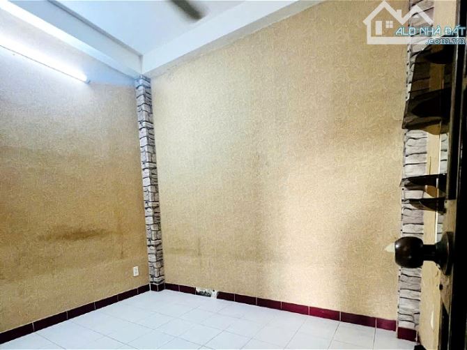 Cho thuê nhà Quận 1, 2 lầu sân thượng hẻm Trần Đình Xu - 3
