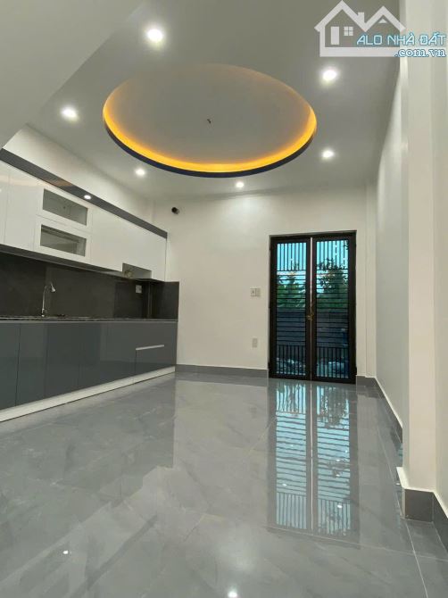 NHÀ 3 TÂNG - XÂY ĐỘC LẬP - CÓ SÂN CỔNG - ĐƯỜNG 5M Ô TÔ ĐỖ CỬA - ĐỒNG HOÀ - 3