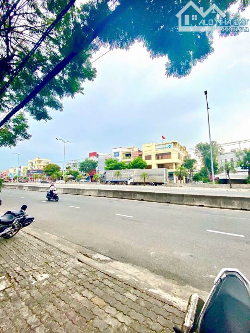 Nhà đẹp 4,5 tầng đất 92m2 mặt tiền Ngô Quyền cạnh Vincom - Cầu Sông Hàn Đà Nẵng 10.9 tỷ - 3
