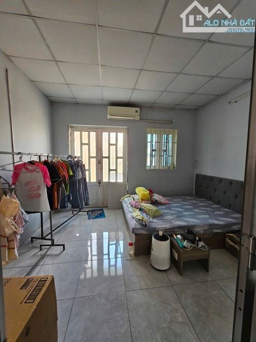 Bán nhanh nhà đường số 4 Bình Tân sát bên Lê Trọng Tấn gần 40M nở hậu HXH 2tầng SHR 3,8 tỷ - 3