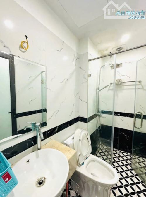 SIÊU PHẨM NHÀ MỚI CẦU BƯƠU THANH TRÌ 31M2 6T- ĐỦ CÔNG NĂNG - Ô TÔ ĐỖ CỬA - Ô CHỜ THANG MÁY - 3