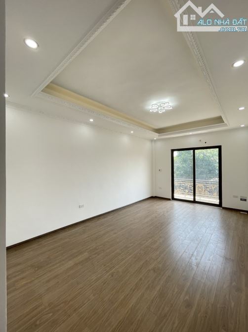 🏡 BÁN NHÀ PHỐ ĐỨC GIANG – 40m² x 6 TẦNG - THANG MÁY XỊN – VỈA HÈ – Ô TÔ TRÁNH - 3