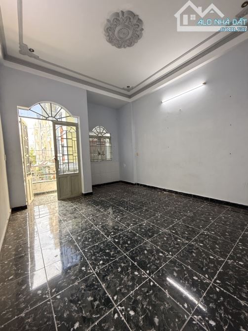 👉 CHỈ 6.x TỶ ( TL ) P.15 TÂN BÌNH - HXH NGỦ NHÀ - 56M2 ( 4x14 ) 3TẦNG - 4PN,3WC - SỔ A4. - 4