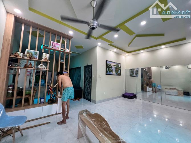 Bán căn nhà 6,5 x 21 ngay Hoàng Diệu 2 TĐ Gía chỉ 10,5 tỷ - 4