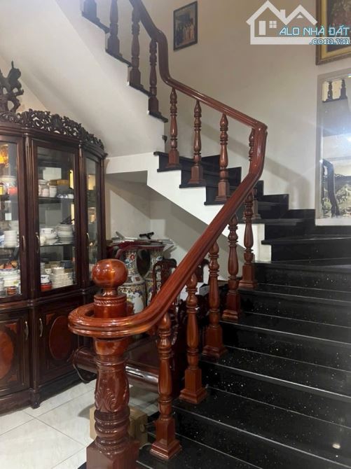 BÁN NHANH BIỆT THỰ LÔ GỐC  Đ.43 P TÂN QUY-QUẬN 7-180M2-3TẦNG-KD TỐT- GIÁ HỜ - 4