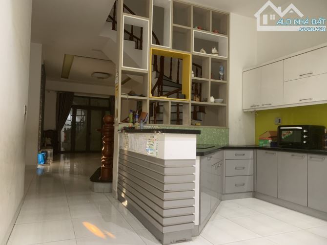 Bán nhà đi nước ngoài DT:200m2 (8x25)- biệt thư MIni 1 trệt- 1 lầu - 4