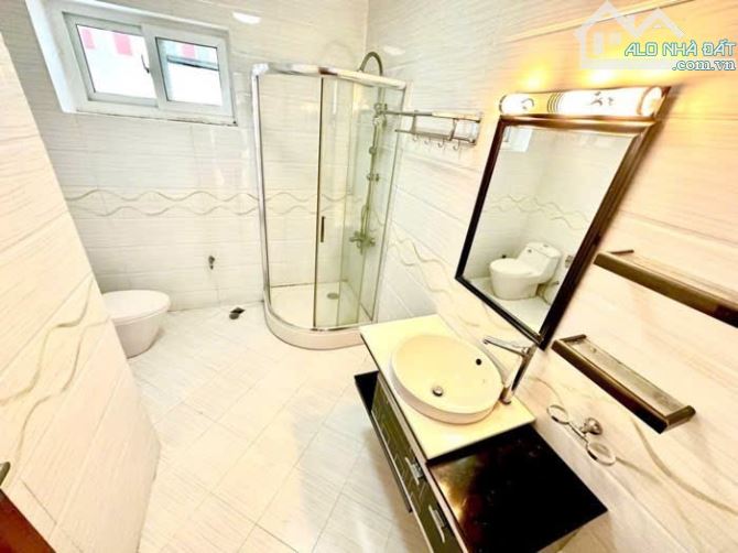 Bán nhà phân lô Đội Cấn - Hai thoáng - Cách ô tô 10m - Có ô chờ thang máy - 4