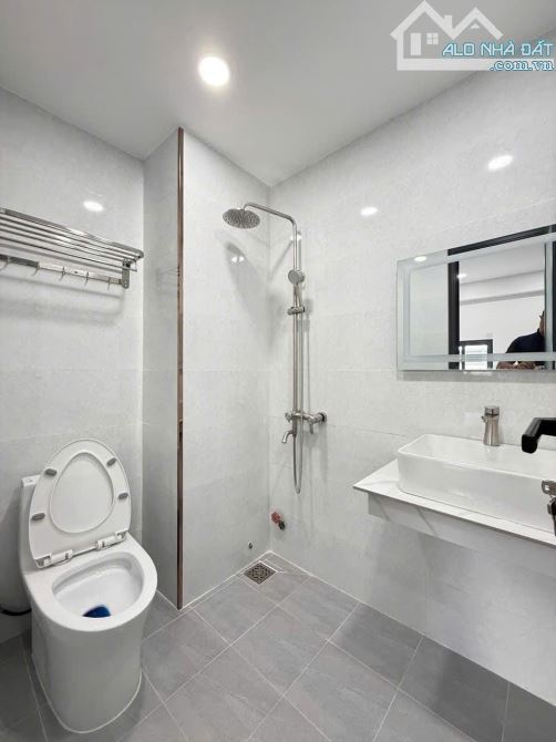 Bán CHDV 2 Mặt Tiền HXH Lê Quang Định( 78m2+5 Tầng+8 Phòng+Thu Nhập 45tr/Tháng)- 10,5 Tỷ - 4