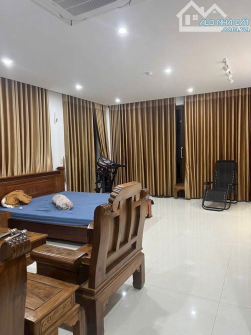 🌹 Cho thuê biệt thự 3 tầng góc 2 mặt tiền đường 10m5 khu Nam Hoà Xuân - Gọi Bi - 4