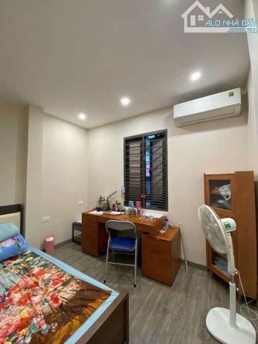 PHÂN LÔ, Ô TÔ ĐỖ CỬA - TRUNG TÂM ĐỐNG ĐA - PHÁO ĐÀI LÁNG -  5 TẦNG ĐẸP LUNG LINH - TẦM TIỀ - 4