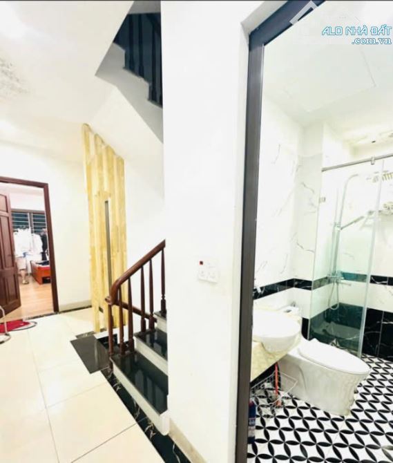 SIÊU PHẨM NHÀ MỚI CẦU BƯƠU THANH TRÌ 31M2 6T- ĐỦ CÔNG NĂNG - Ô TÔ ĐỖ CỬA - Ô CHỜ THANG MÁY - 4