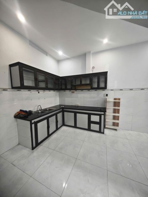 Nhà kiệt kiên cố đường TRẦN XUÂN LÊ thông CÙ CHÍNH LAN - vị trí đẹp . - 5