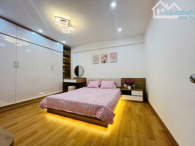 Bán CHTT tầng 2 Bách Khoa phố Nguyễn Hiền phù hợp cho con học Bách kinh Xây 75m2 giá 3,xtỷ - 5