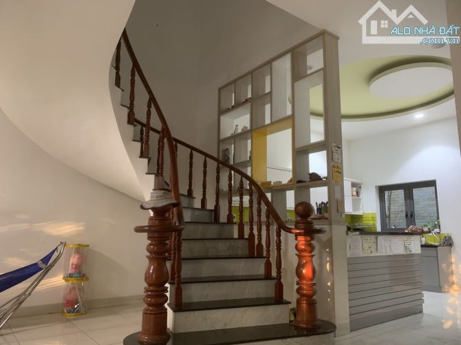 Bán nhà đi nước ngoài DT:200m2 (8x25)- biệt thư MIni 1 trệt- 1 lầu - 5