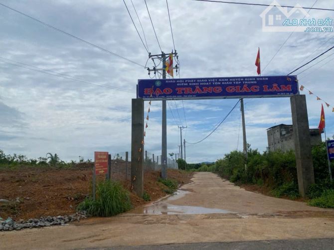 bán lô đất vườn 3999m2 đất 12m mặt tiền đường bê tong,dân cư ở xung quanh,giá 2,2 tỷ - 5