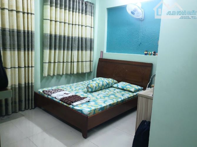 NHÀ HẺM XE HƠI 1TRỆT-2 LẦU-ST-4PN-5WC-DT: 4,2M x 16M- CÁCH MT ĐƯỜNG PHẠM VĂN CHIÊU 50M - 5