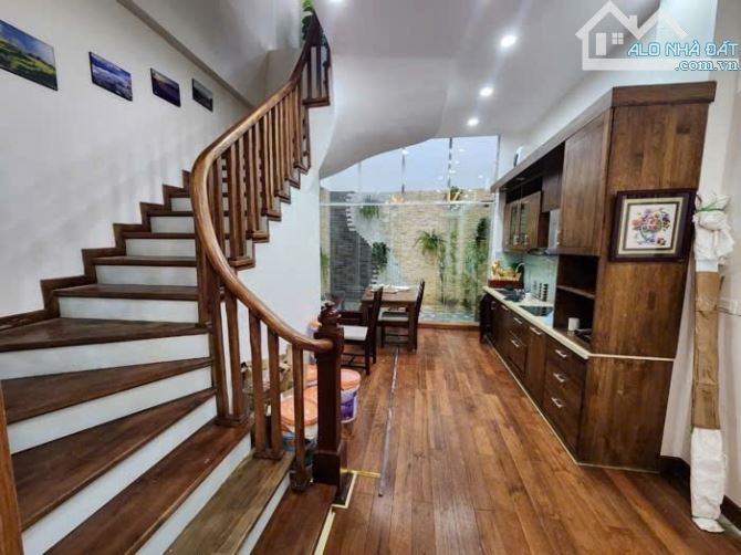 Bán nhà phân lô Đội Cấn - Hai thoáng - Cách ô tô 10m - Có ô chờ thang máy - 5