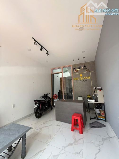 Bán nhà 3 lầu mặt tiền Nguyễn Công Trứ. - Diện tích: 4x19m (hậu 3,84) - Hướng: đông nam - - 5